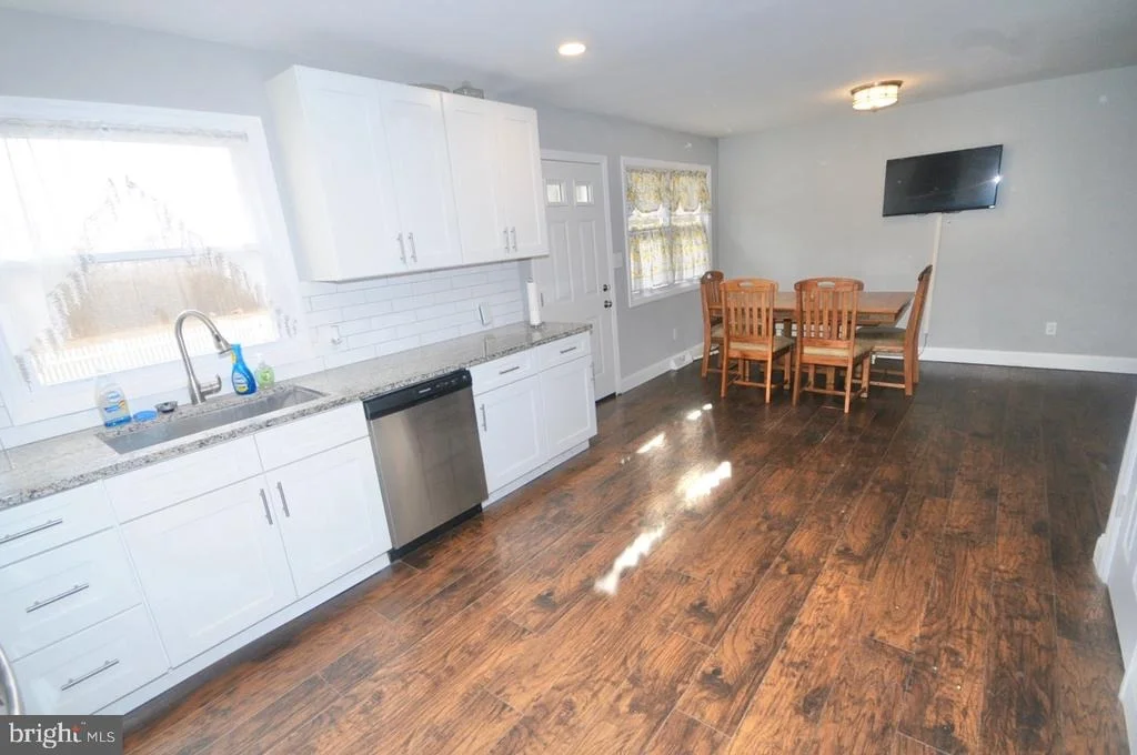 Photo of 298 N HOOK ROAD