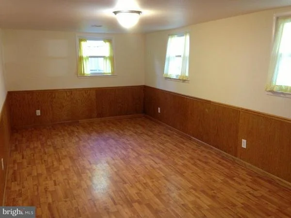 Photo of 5522 QUEENSBERRY AVENUE