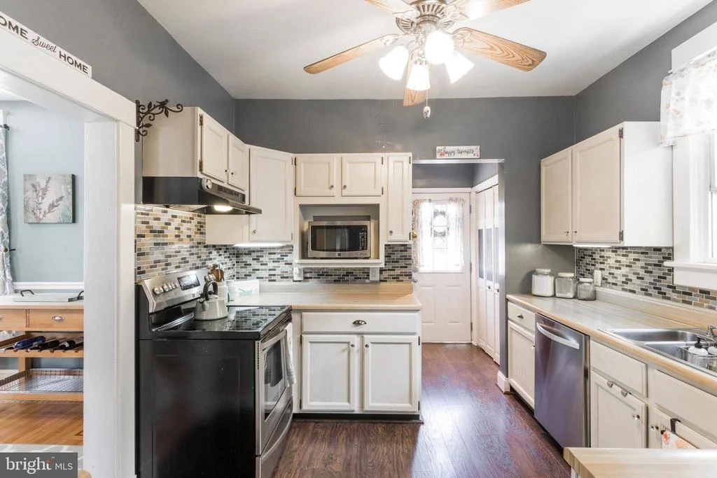 Photo of 618 ALDERSHOT ROAD
