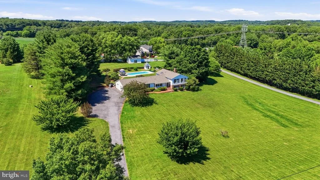 Photo of 3814 BOTELER ROAD