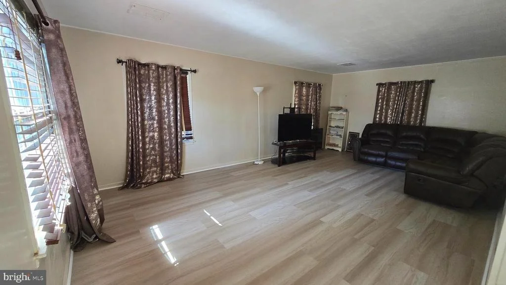 Photo of 185 SOMERSET DRIVE