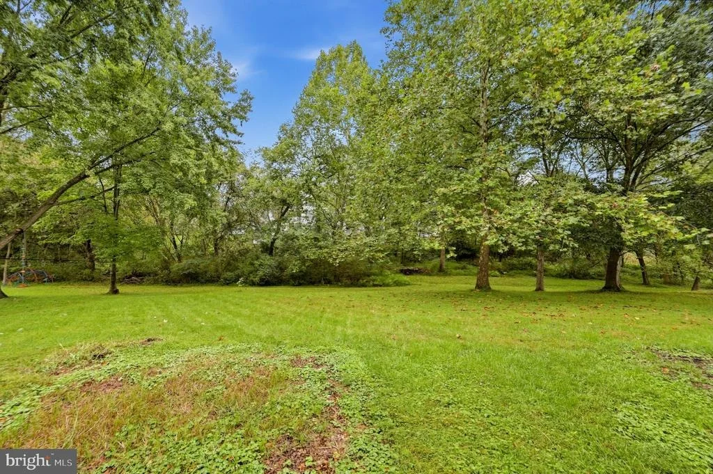 Photo of 9005 SHADYBROOK DRIVE