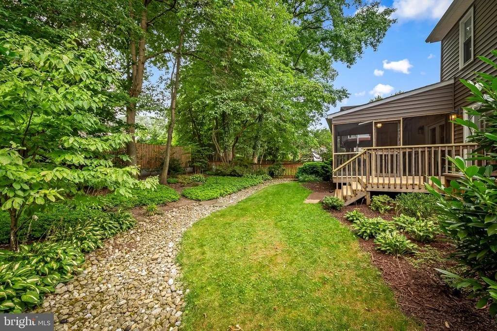 Photo of 427 YORKSHIRE DRIVE