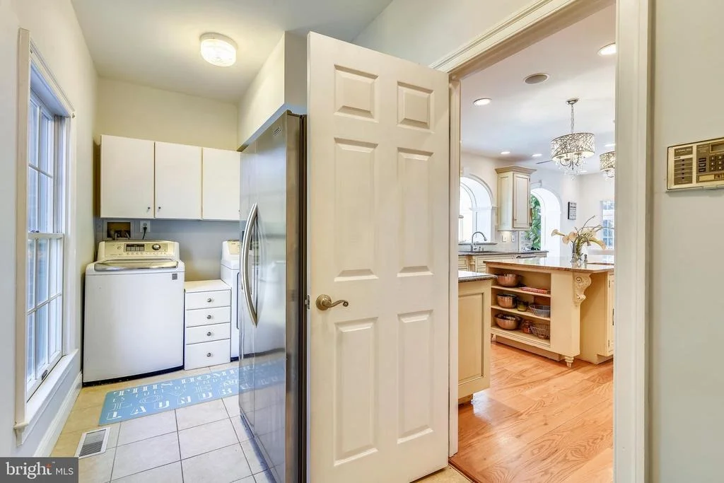 Photo of 2091 HUNTERS CREST WAY
