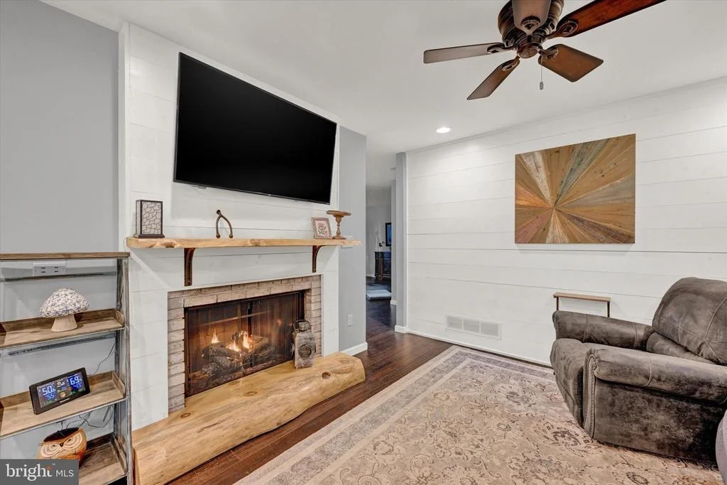 Photo of 4296 WOLF HILL DRIVE
