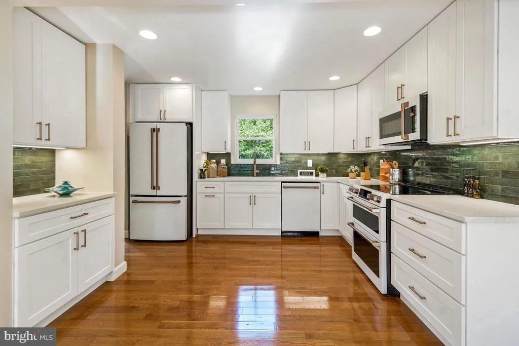 Photo of 14652 WOONSOCKETT DRIVE