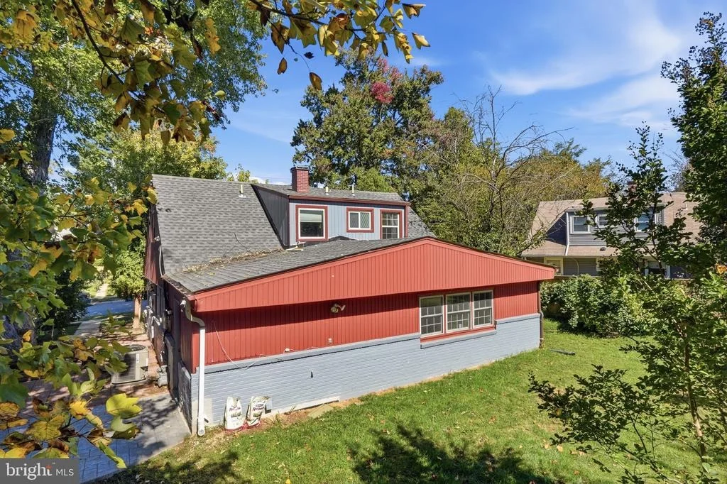 Photo of 702 DRYDEN STREET