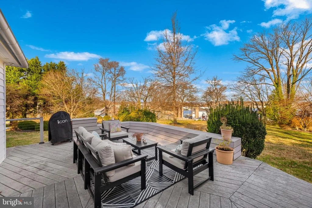 Photo of 1138 MAYO ROAD