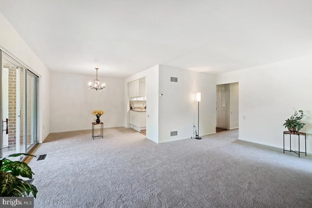Photo of Unit 682A at 3320 GLENEAGLES DRIVE