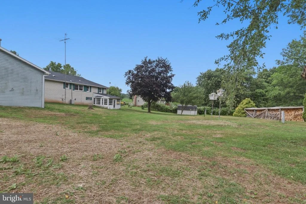 Photo of 5893 AMBAU ROAD