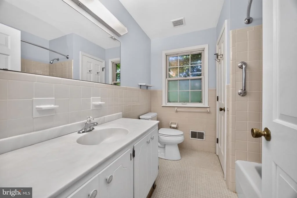 Photo of 10 CHILTON ROAD