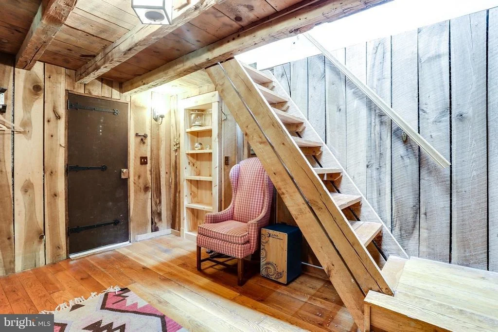 Photo of 828 WARREN ROAD