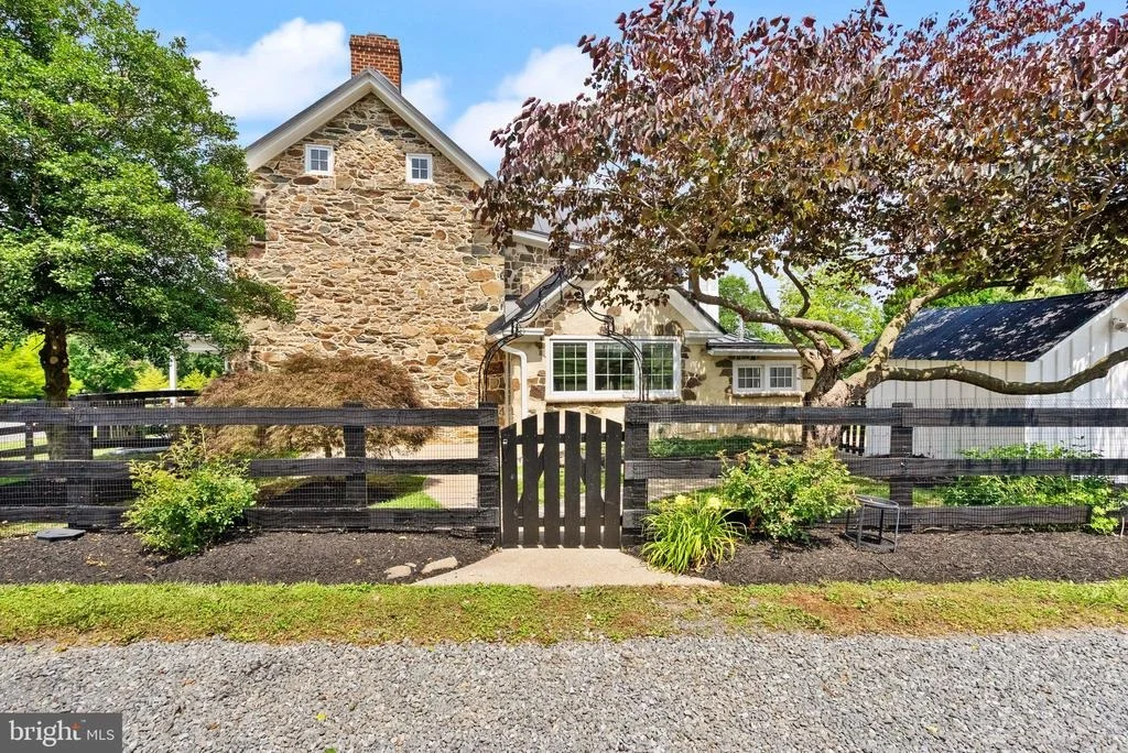 Photo of 20596 AIRMONT ROAD