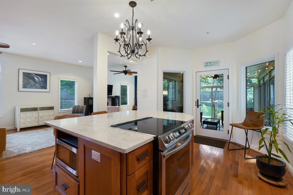 Photo of 412 SILVER SPRING AVENUE