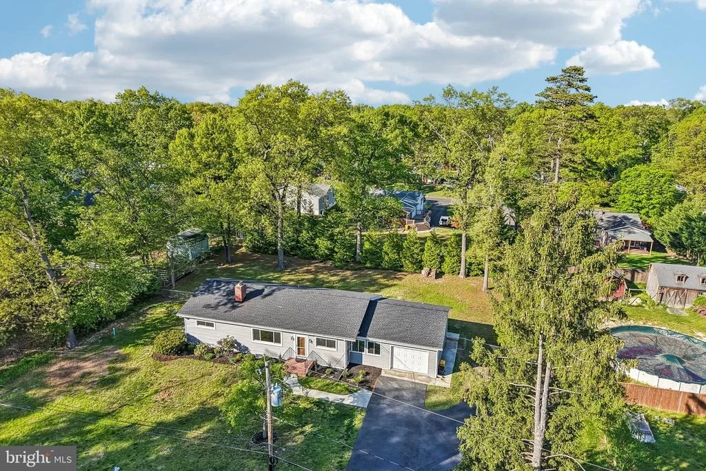 Photo of 816 MEADOW ROAD