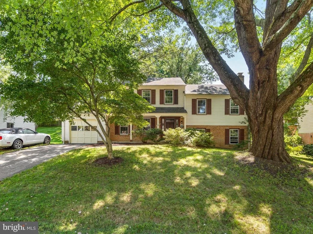 Photo of 19509 DUBARRY DRIVE