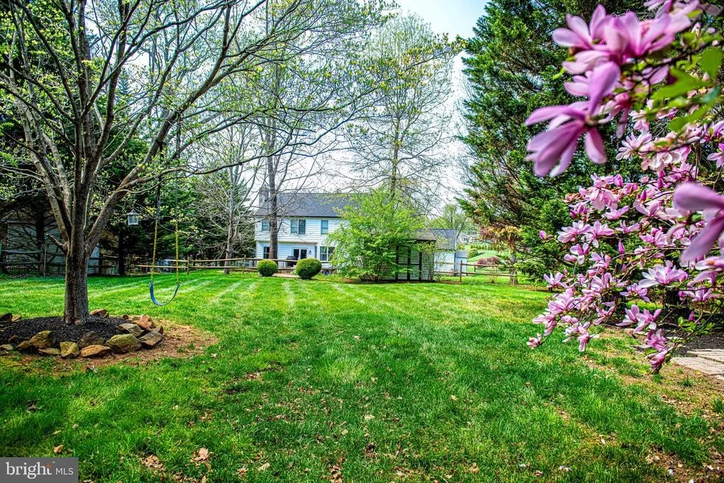 Photo of 1106 RED PUMP ROAD