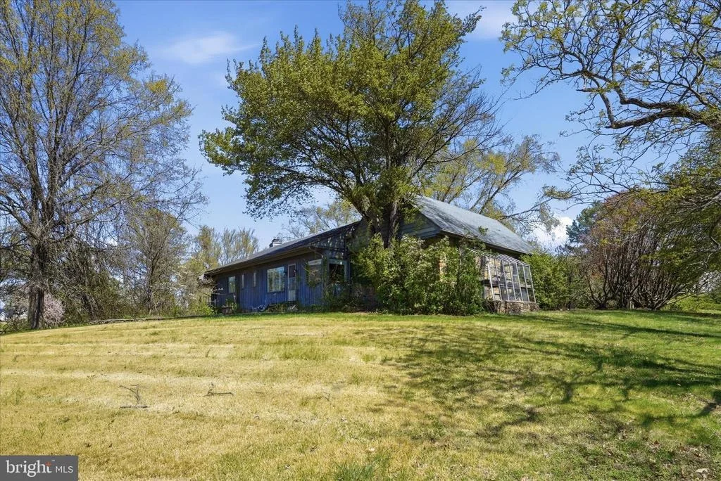Photo of 2517 FIVE POINTS ROAD