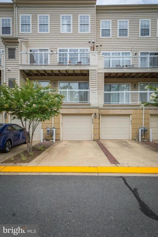 Photo of Unit 2128 at 1908 CRESCENT PARK DRIVE