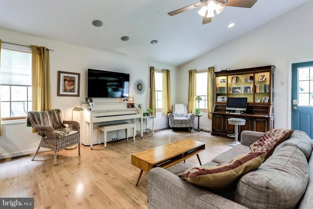 Photo of 828 WARREN ROAD