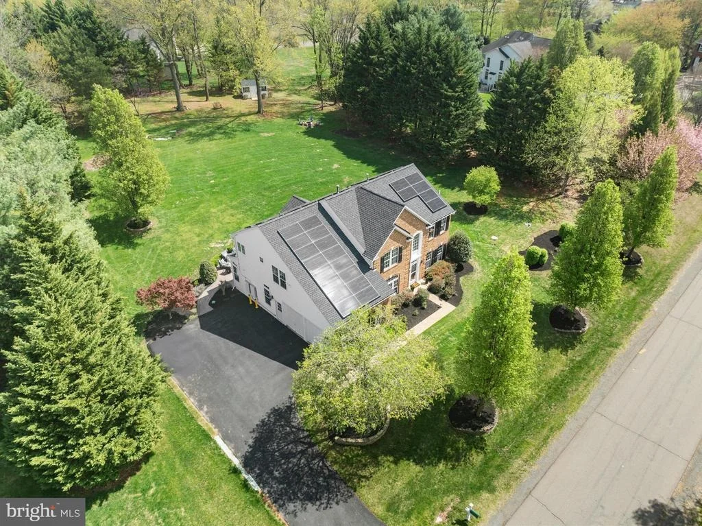 Photo of 6909 TANGLEWOOD DRIVE