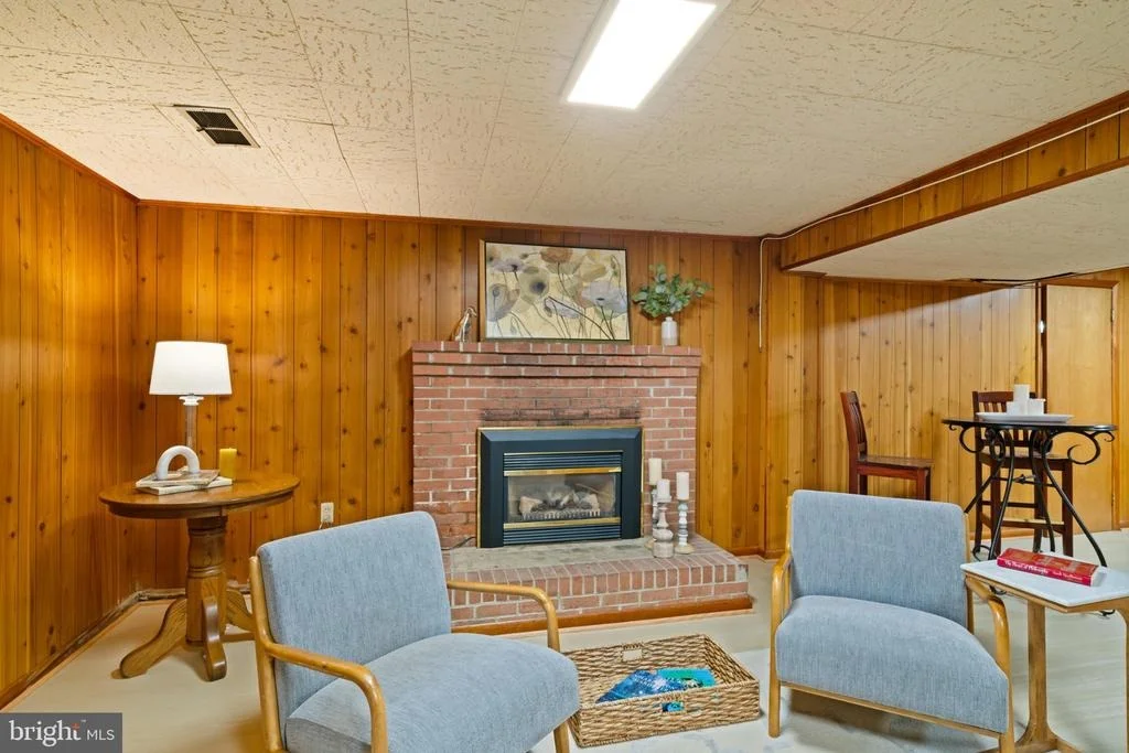 Photo of 11809 COLLINS DRIVE