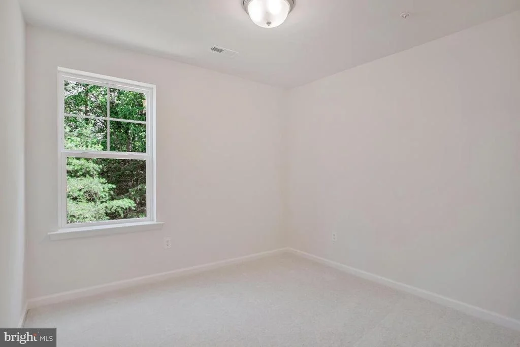 Photo of 725 NOLLMEYER ROAD