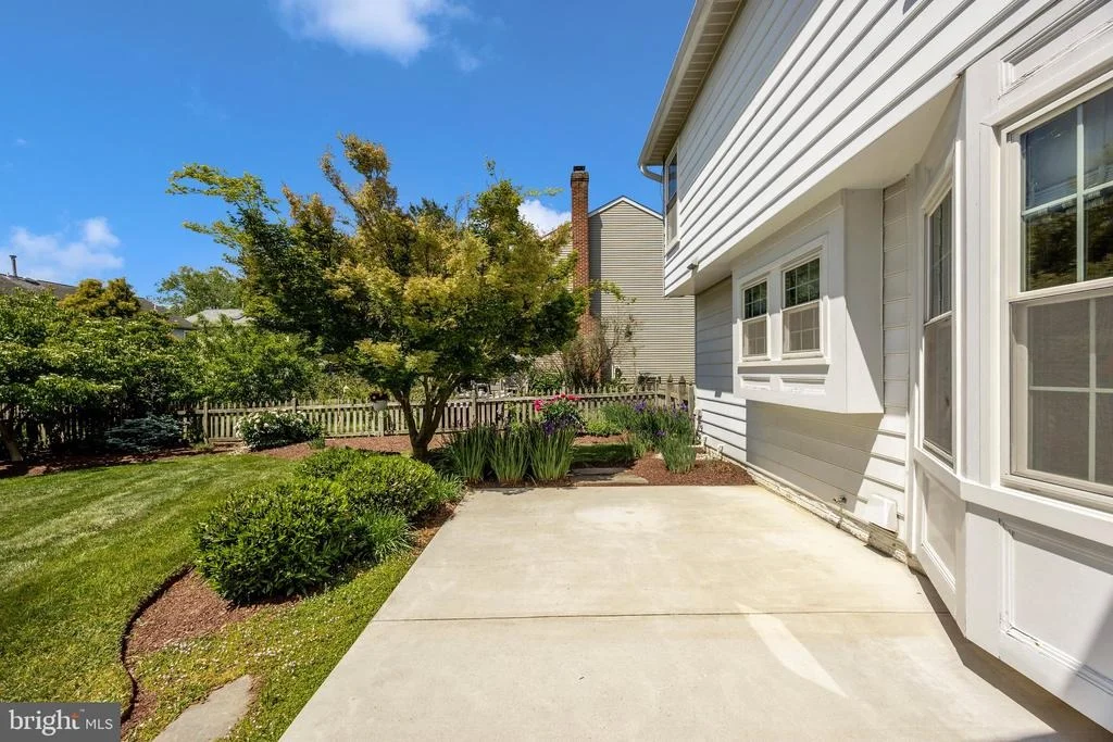 Photo of 6913 SOVEREIGN PLACE