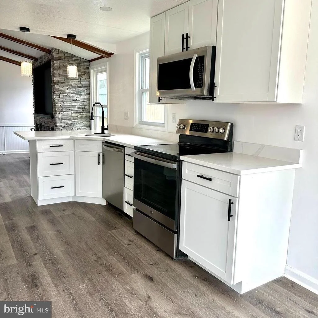 Photo of 606 RED OAK DRIVE