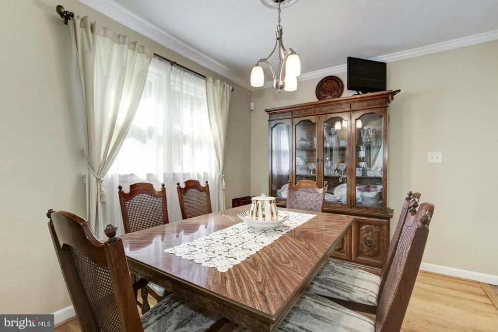 Photo of 1305 OAKVIEW DRIVE
