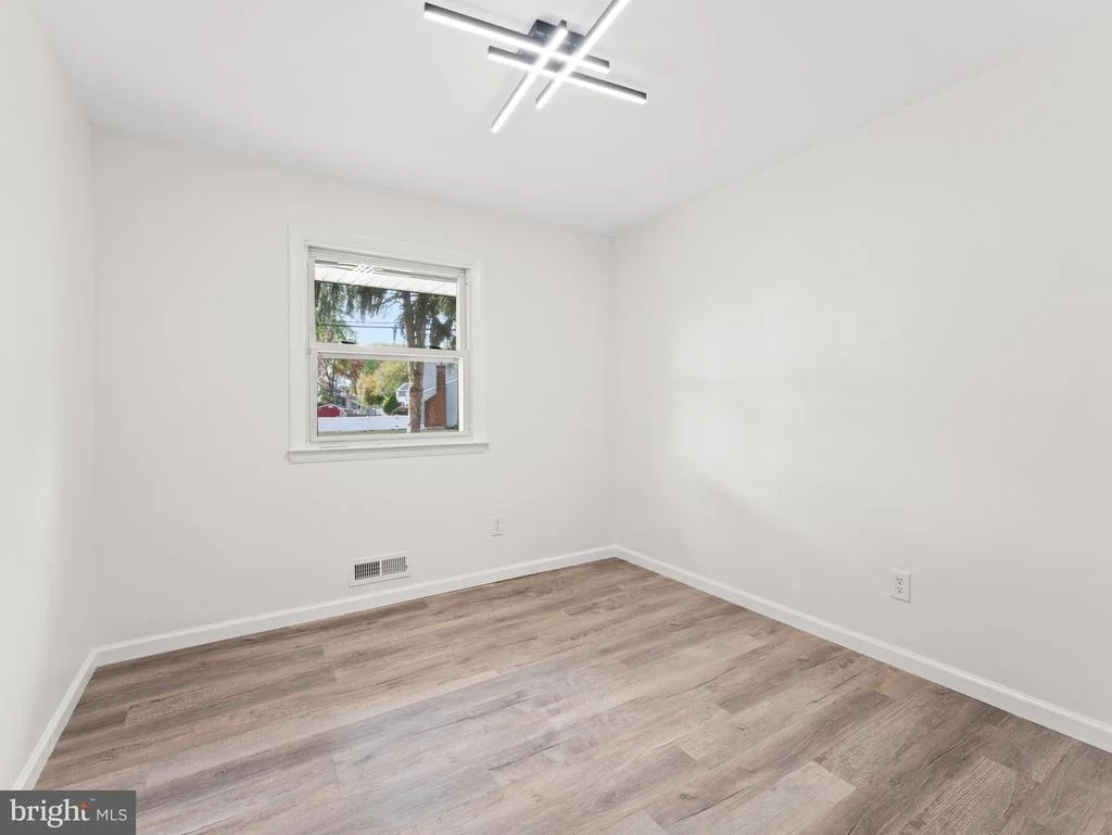 Photo of 443 VALLEY RUN DRIVE