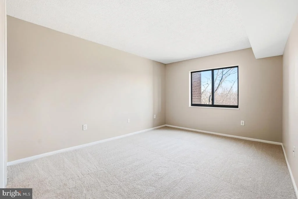 Photo of Unit 2716 at 15107 INTERLACHEN DRIVE
