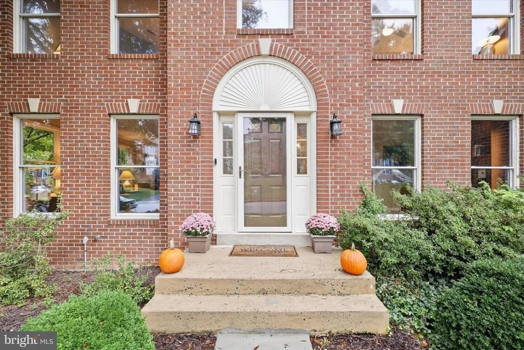 Photo of 9005 SHADYBROOK DRIVE