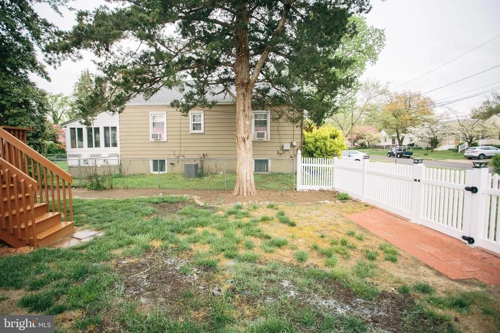 Photo of 10 SCHOOL LANE