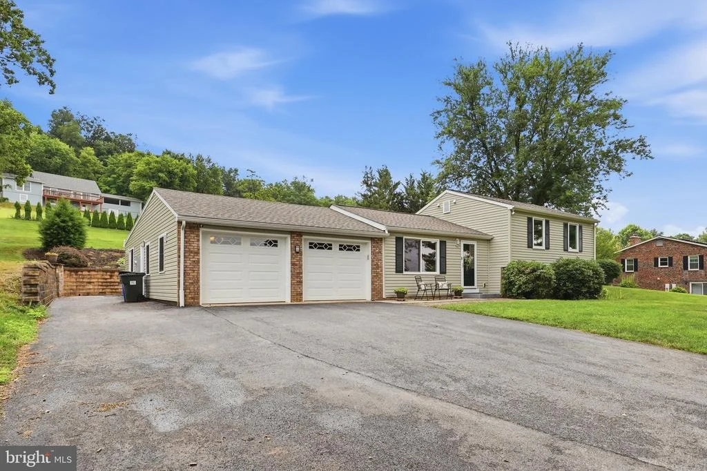 Photo of 6113 ELAINE DRIVE