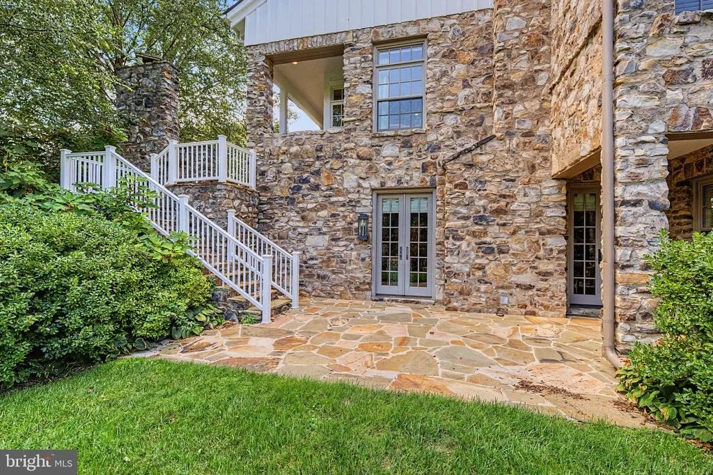 Photo of 8133 GEORGETOWN PIKE