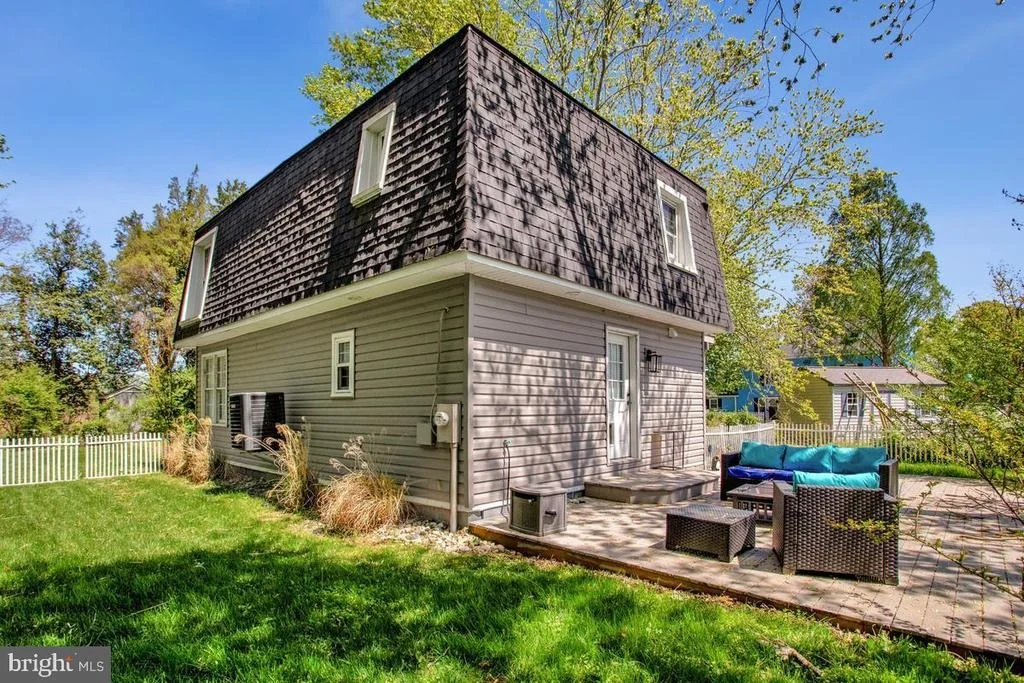 Photo of 4912 MARINERS DRIVE