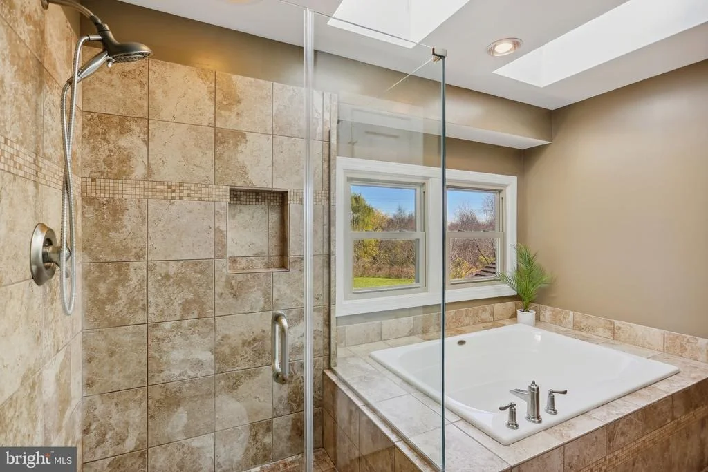 Photo of 5305 KINGSBROOK DRIVE