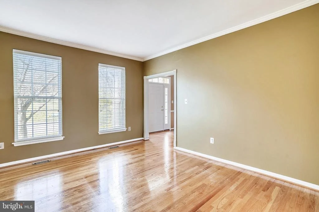 Photo of 2240 W GREENLEAF DRIVE