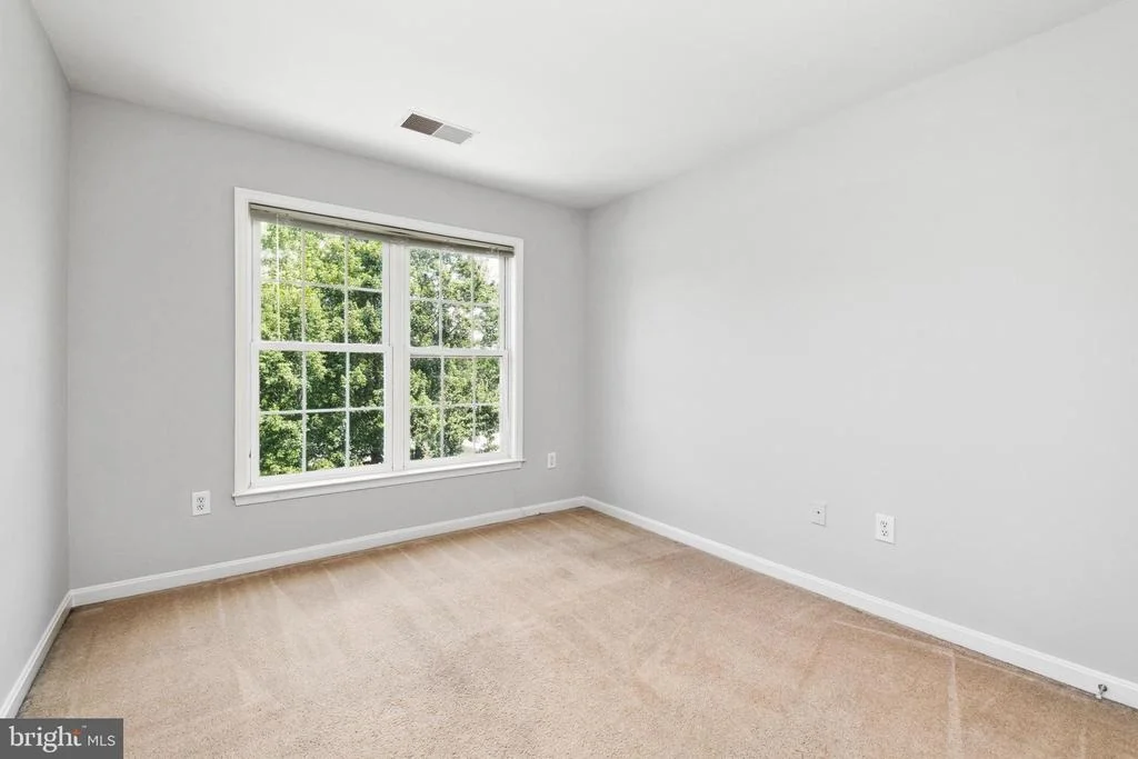 Photo of 457 UNIVERSITY DRIVE