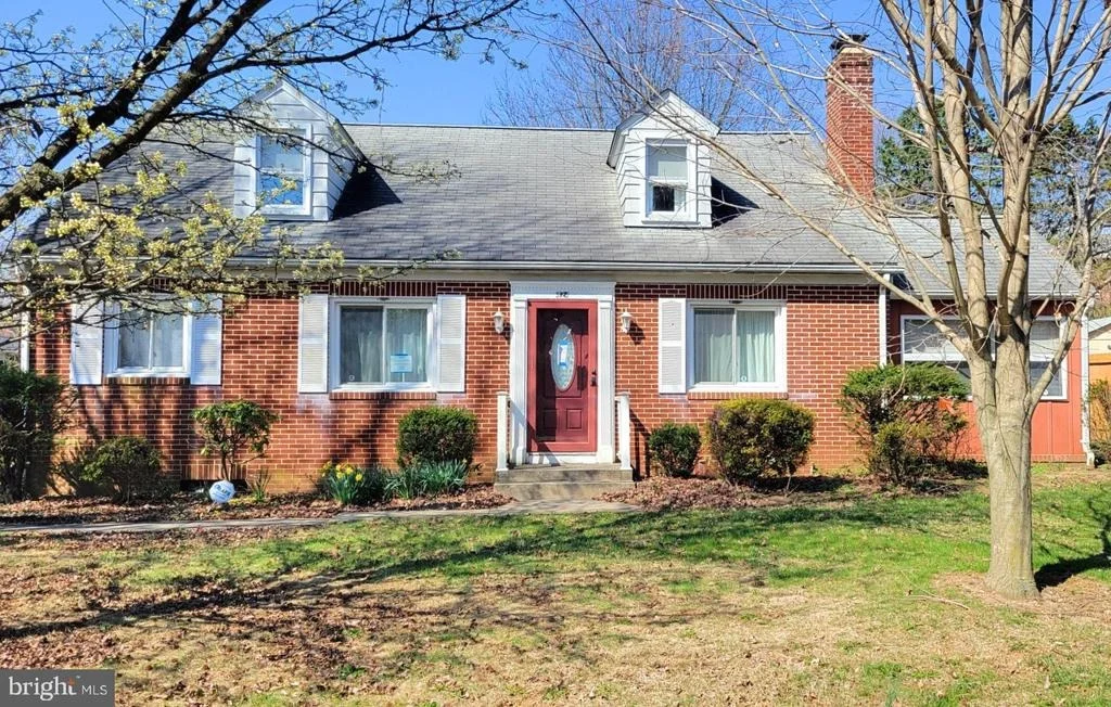 Photo of 424 POOLE ROAD