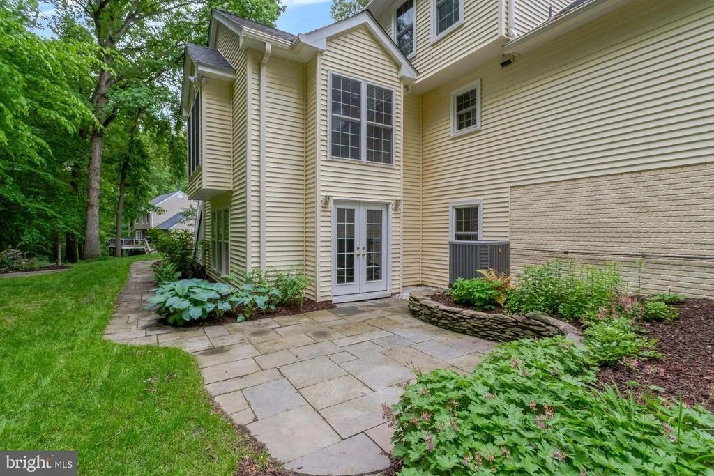 Photo of 9241 NORTHEDGE DRIVE