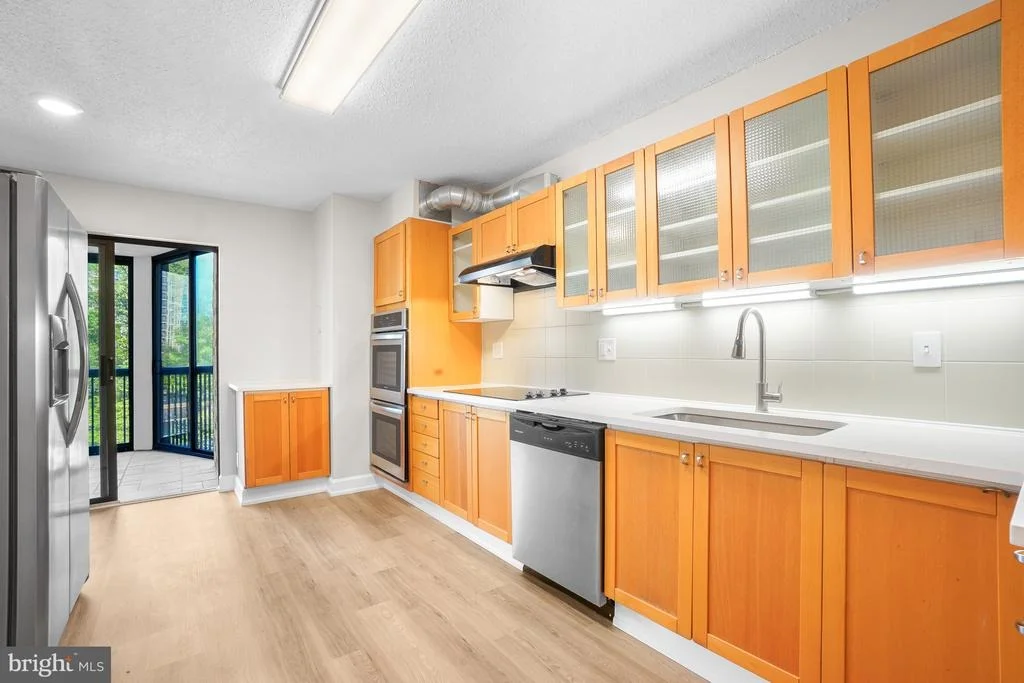 Photo of Unit 601 at 5904 MOUNT EAGLE DRIVE