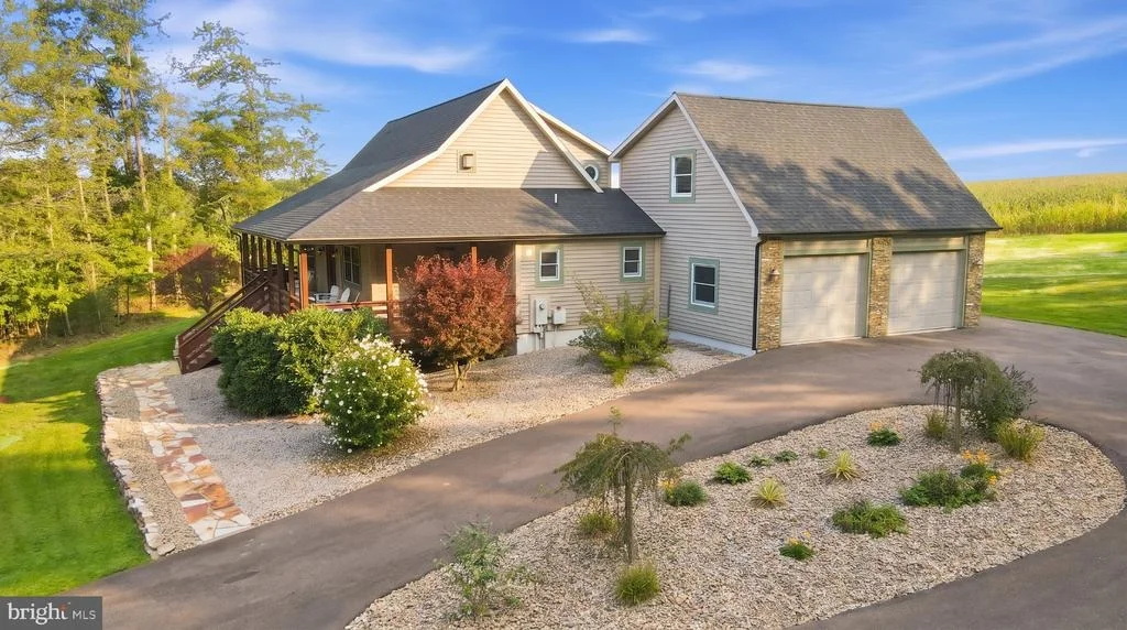 Photo of 607 PIN OAK CIRCLE