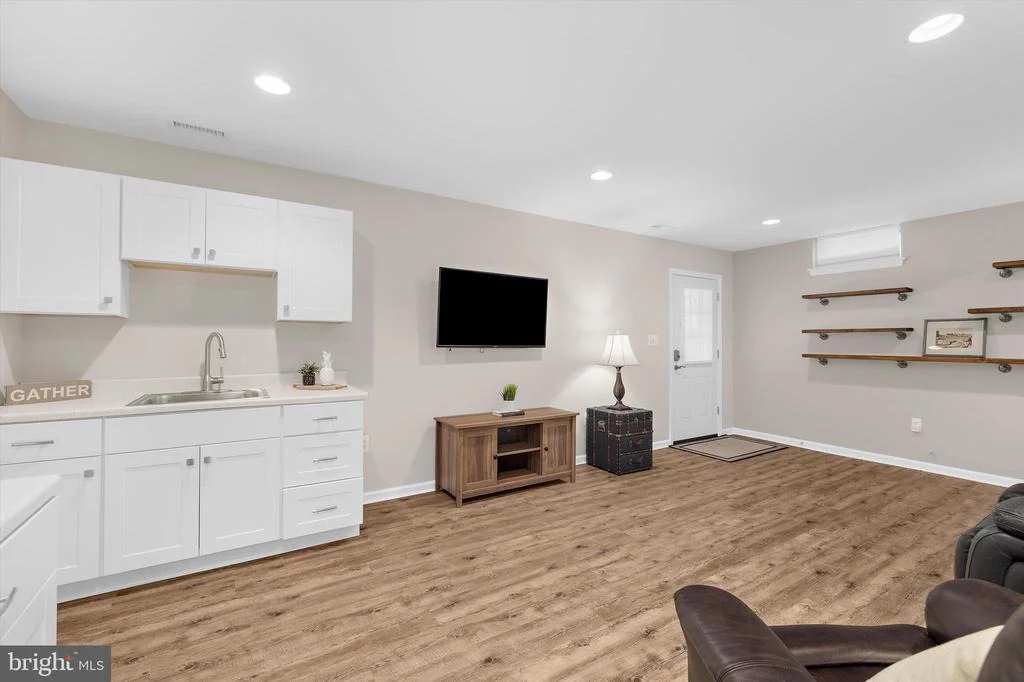 Photo of 527 BAY HILLS DRIVE