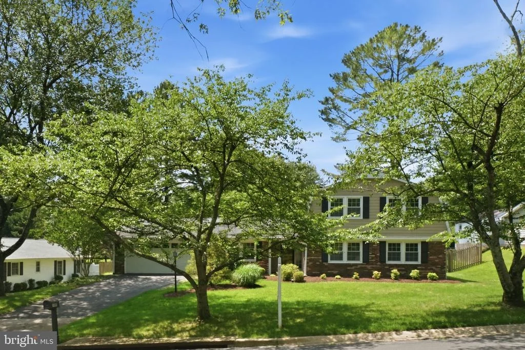Photo of 14005 BETHPAGE LANE