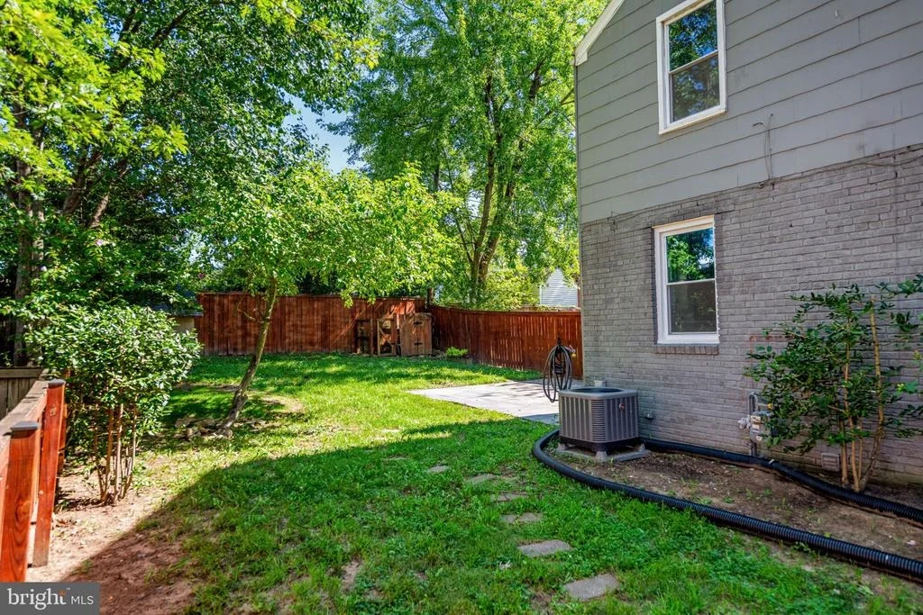 Photo of 5933 WILLIAMSBURG ROAD