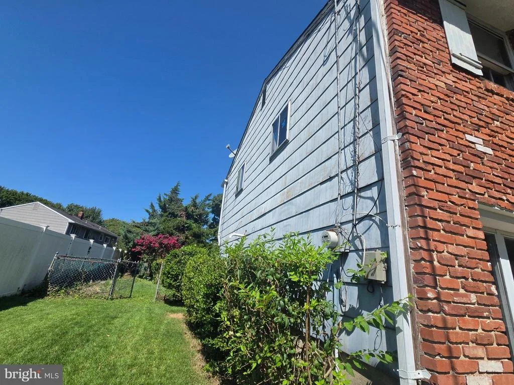 Photo of 101 SCHOOLHOUSE LANE