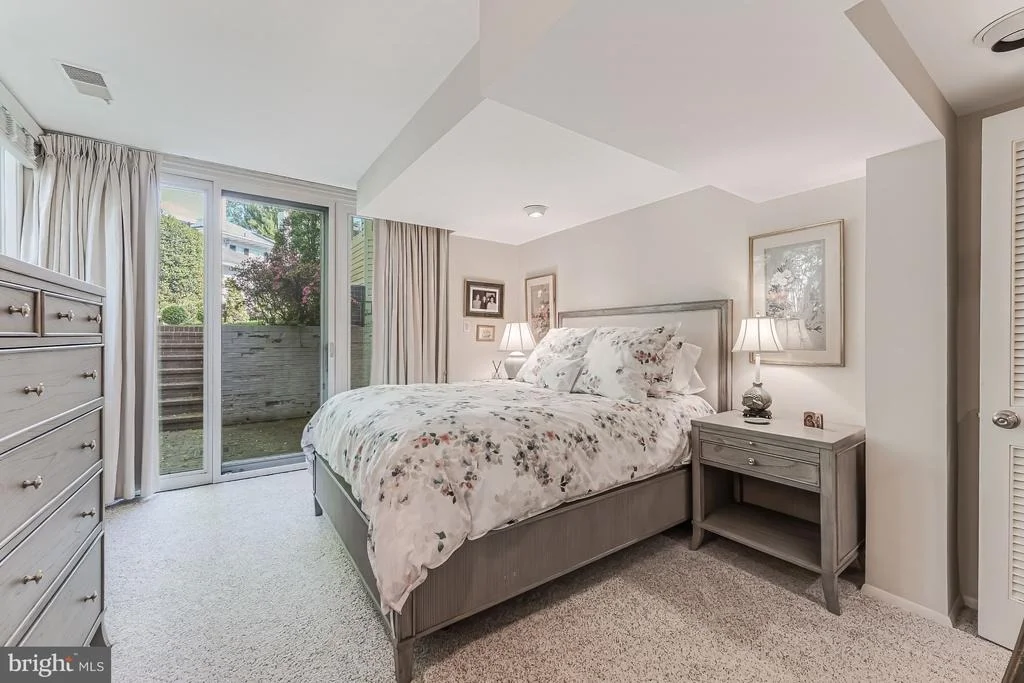 Photo of 4015 LAIRD PLACE