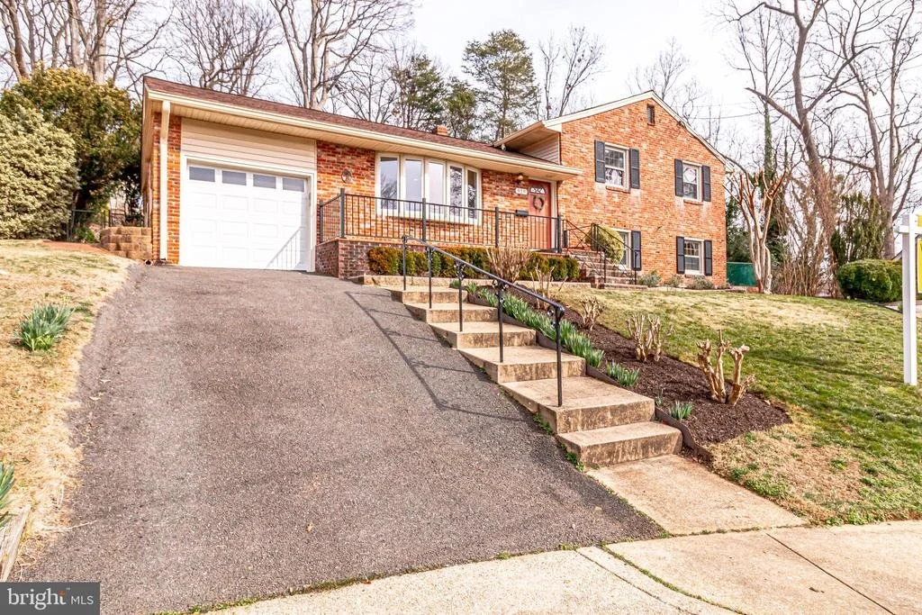 Photo of 919 JUNIPER PLACE